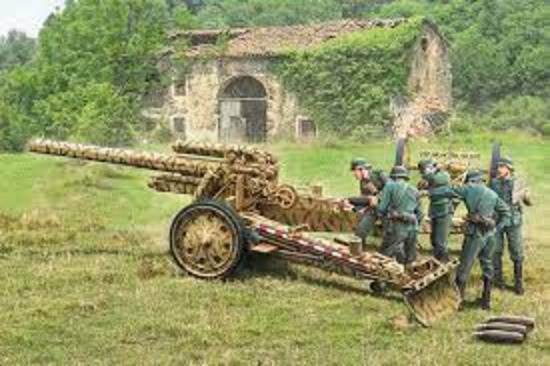 15cm sFH 18 Field Howitzer/10.5cm sK 18 Field Gun