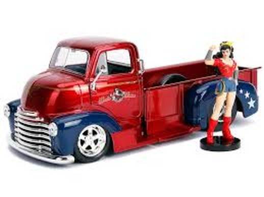 DC Comics Bombshells: Wonder Woman & 1952 Chevy Coe Pick Up